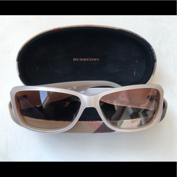 Women’s Authentic Burberry Sunglasses by Safilo - Picture 3 of 4